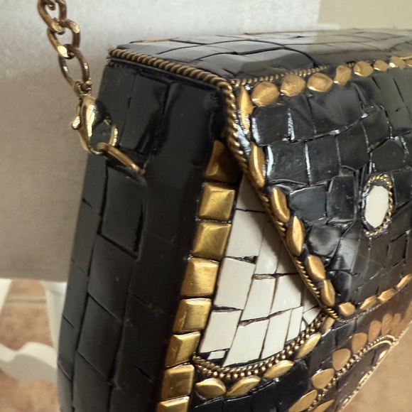 Antik Kraft handcrafted metal clutch with chain belt. - Picture 7 of 10